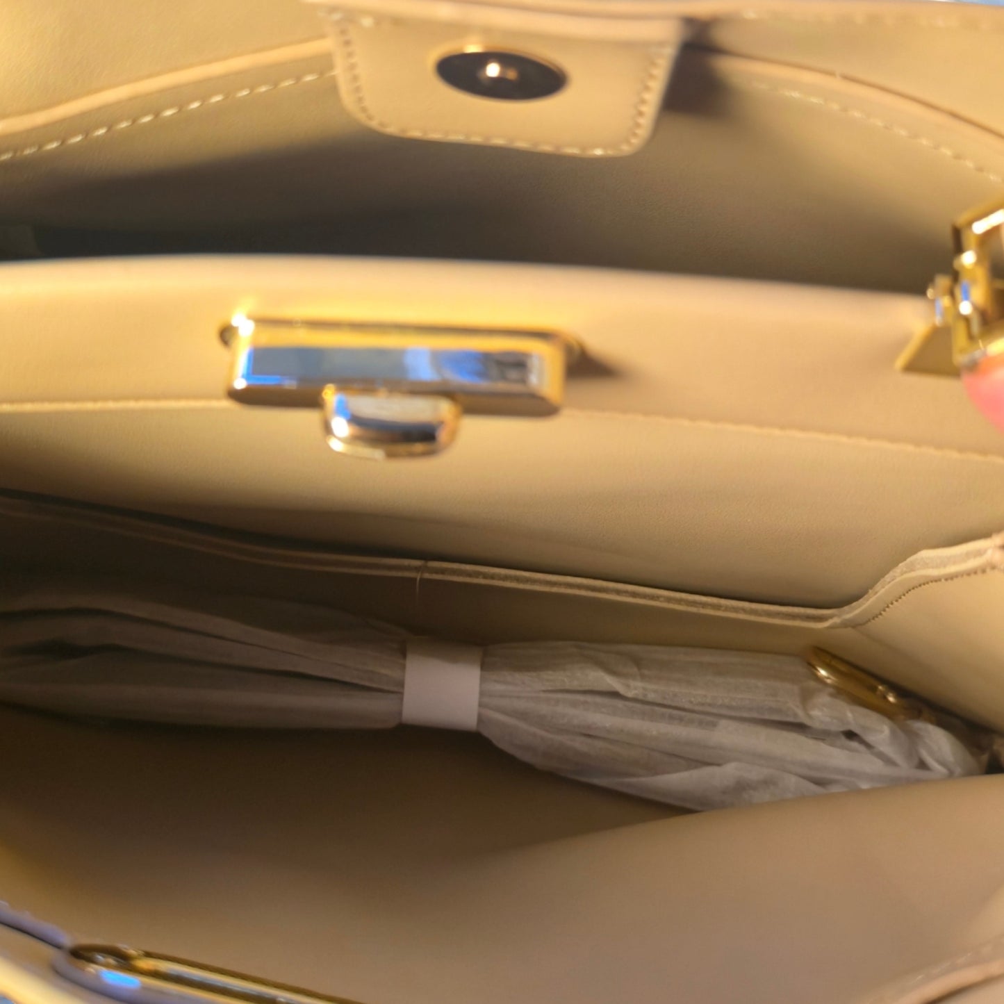 Kassandra – Elegante Handtas van Stof en Kunstleer