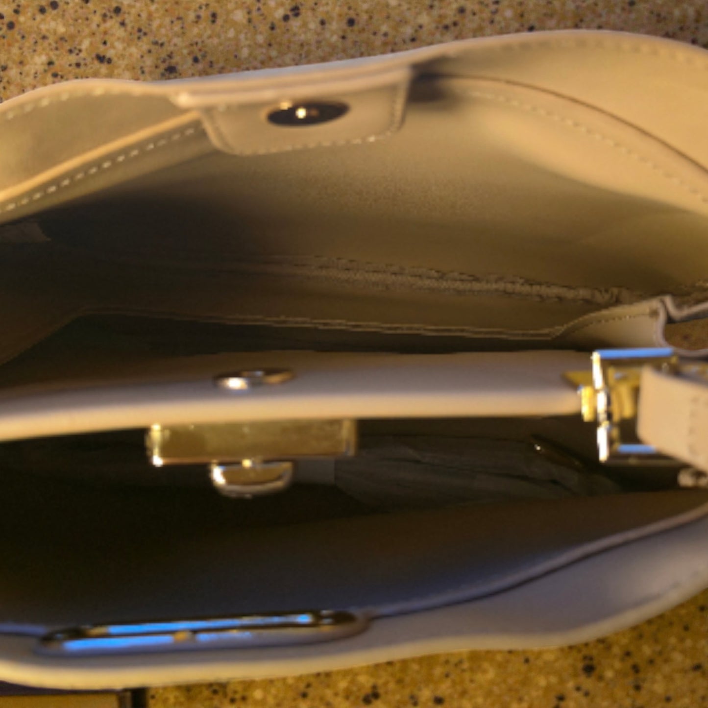 Kassandra – Elegante Handtas van Stof en Kunstleer